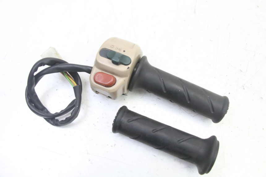 photo de INTERRUPTOR DERECHO PEUGEOT ELYSEO 125 (1999 - 2004)