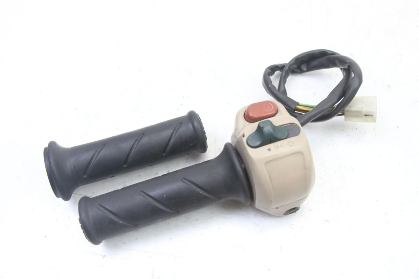 photo de INTERRUPTOR DERECHO PEUGEOT ELYSEO 125 (1999 - 2004)