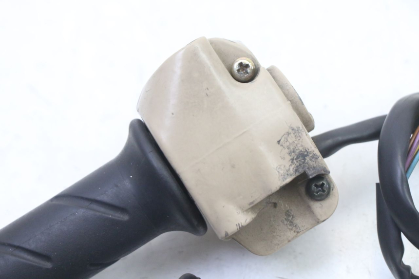 photo de INTERRUPTOR DERECHO PEUGEOT ELYSEO 125 (1999 - 2004)