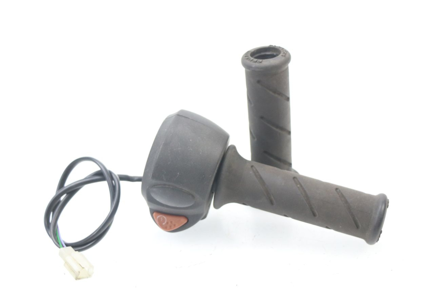 photo de INTERRUPTOR DERECHO PEUGEOT ELYSTAR 50 (2002 - 2014)