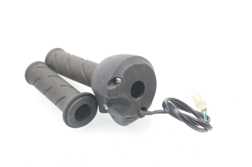 photo de INTERRUPTOR DERECHO PEUGEOT ELYSTAR 50 (2002 - 2014)