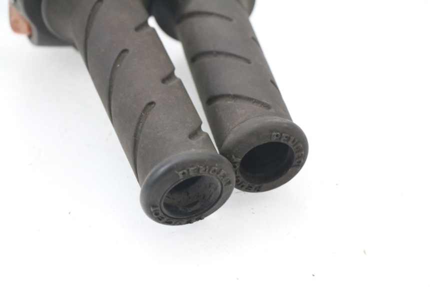 photo de INTERRUPTOR DERECHO PEUGEOT ELYSTAR 50 (2002 - 2014)