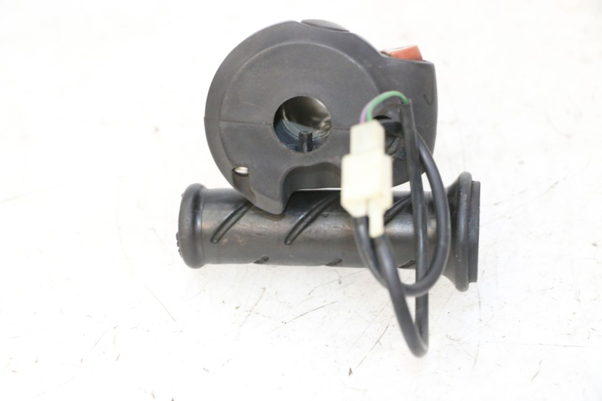 photo de INTERRUPTOR DERECHO PEUGEOT ELYSTAR 50 (2002 - 2014)