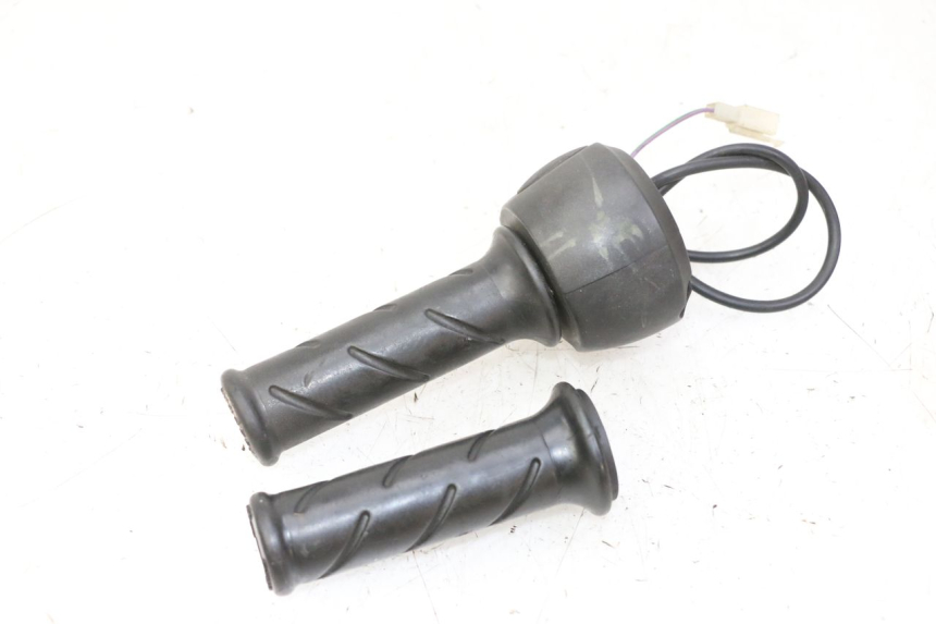 photo de INTERRUPTOR DERECHO PEUGEOT ELYSTAR 50 (2002 - 2014)