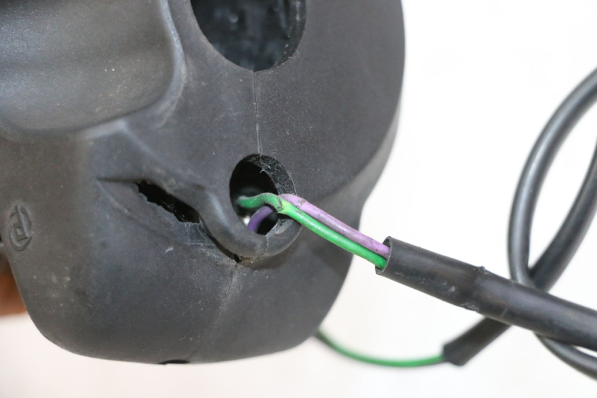 photo de INTERRUPTOR DERECHO PEUGEOT ELYSTAR 50 (2002 - 2014)