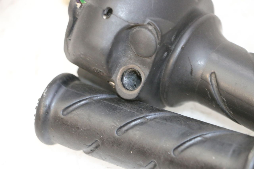 photo de INTERRUPTOR DERECHO PEUGEOT ELYSTAR 50 (2002 - 2014)