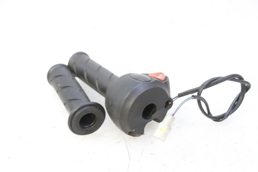 photo de INTERRUPTOR DERECHO PEUGEOT ELYSTAR 50 (2002 - 2014)