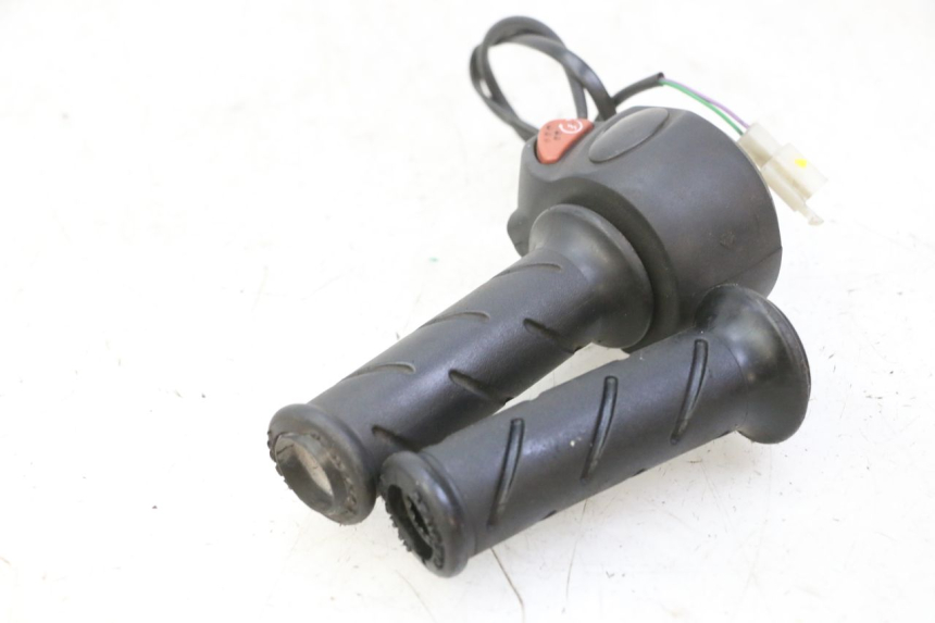 photo de INTERRUPTOR DERECHO PEUGEOT ELYSTAR 50 (2002 - 2014)