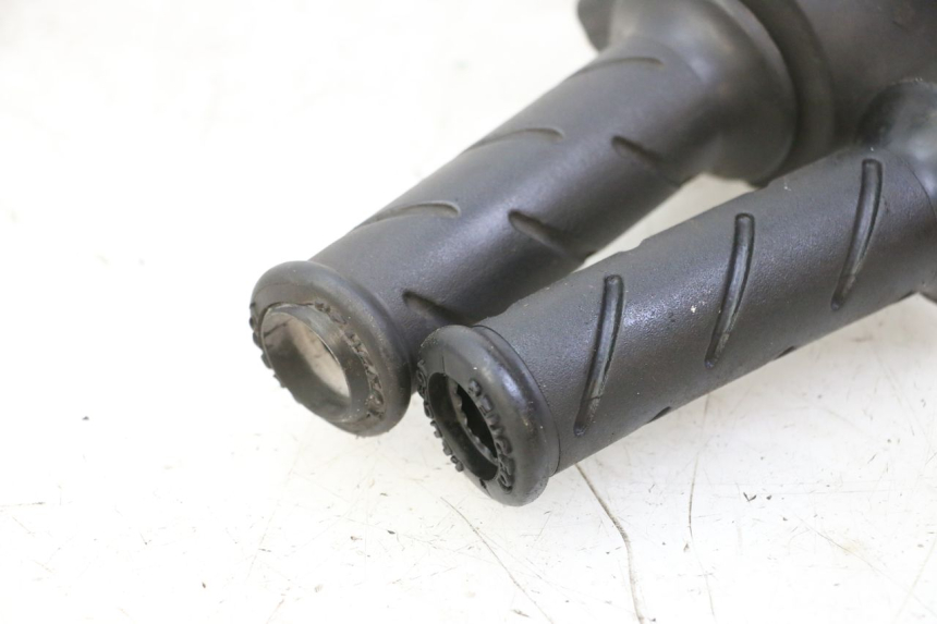 photo de INTERRUPTOR DERECHO PEUGEOT ELYSTAR 50 (2002 - 2014)