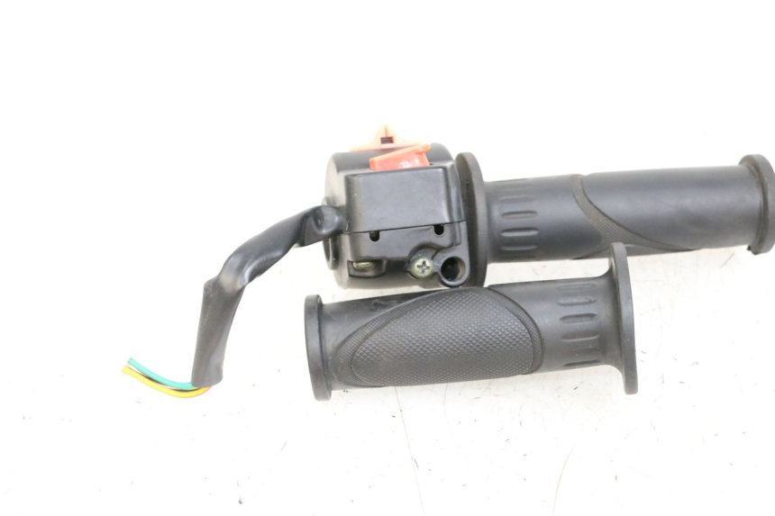 photo de INTERRUPTOR DERECHO JM MOTORS EVOLIS 4T 50 (2018 - 2022)