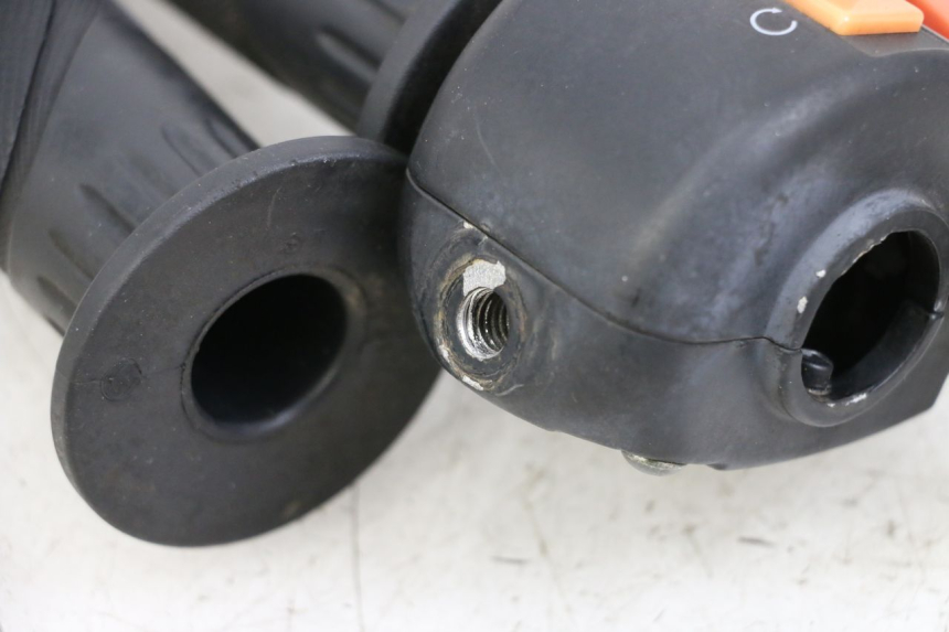 photo de INTERRUPTOR DERECHO JM MOTORS EVOLIS 4T 50 (2018 - 2022)