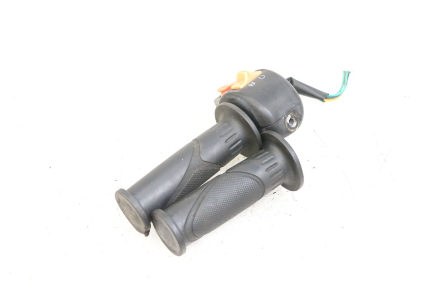 photo de INTERRUPTOR DERECHO JM MOTORS EVOLIS 4T 50 (2018 - 2022)