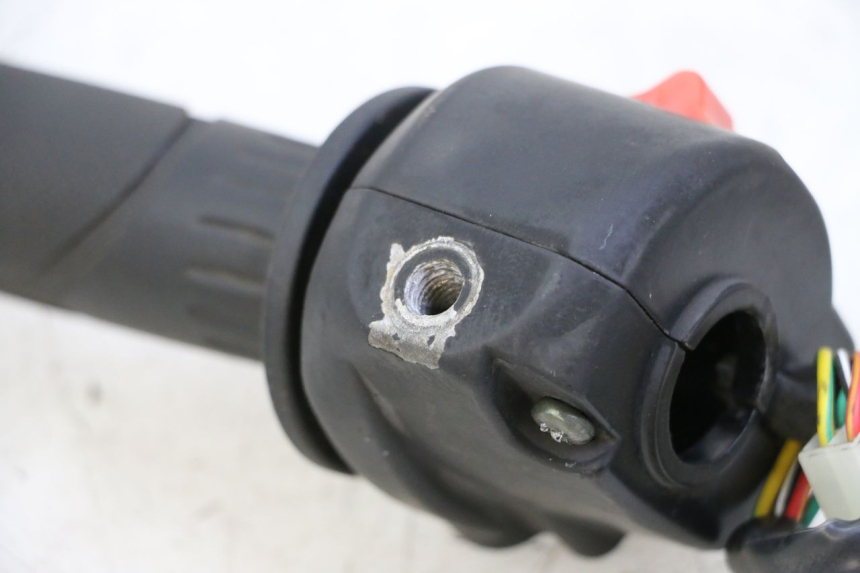 photo de INTERRUPTOR DERECHO JM MOTORS EVOLIS 4T 50 (2018 - 2022)