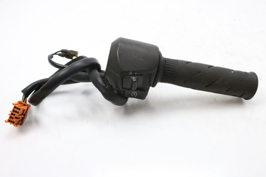 photo de INTERRUPTOR DERECHO HONDA FES S-WING SWING ABS 125 (2007 - 2015)