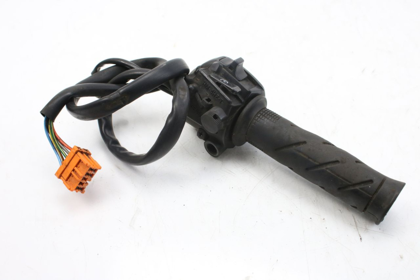 photo de INTERRUPTOR DERECHO HONDA FES S-WING SWING ABS 125 (2007 - 2015)