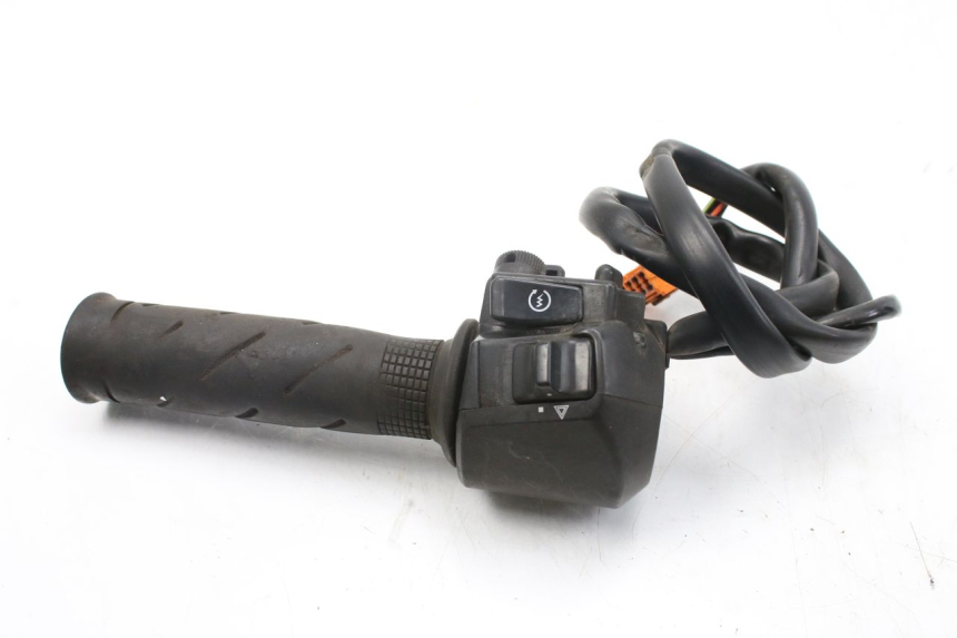 photo de INTERRUPTOR DERECHO HONDA FES S-WING SWING ABS 125 (2007 - 2015)