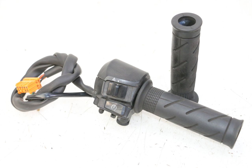 photo de INTERRUPTOR DERECHO HONDA FES S-WING SWING ABS 125 (2007 - 2015)