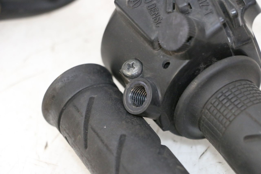 photo de INTERRUPTOR DERECHO HONDA FES S-WING SWING ABS 125 (2007 - 2015)