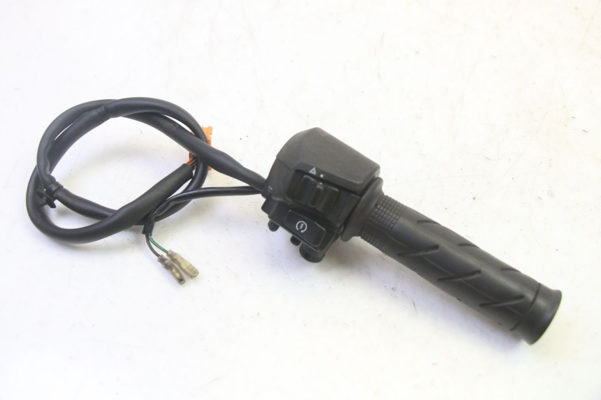photo de INTERRUPTOR DERECHO HONDA FES S-WING SWING ABS 125 (2007 - 2015)