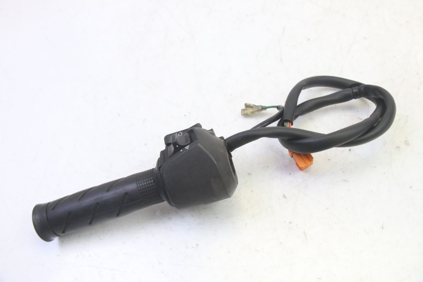 photo de INTERRUPTOR DERECHO HONDA FES S-WING SWING ABS 125 (2007 - 2015)