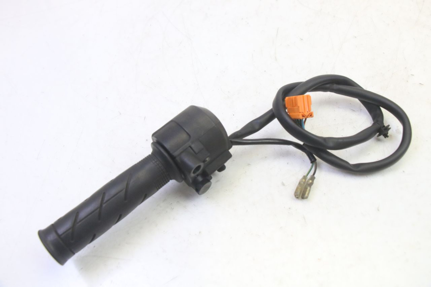 photo de INTERRUPTOR DERECHO HONDA FES S-WING SWING ABS 125 (2007 - 2015)