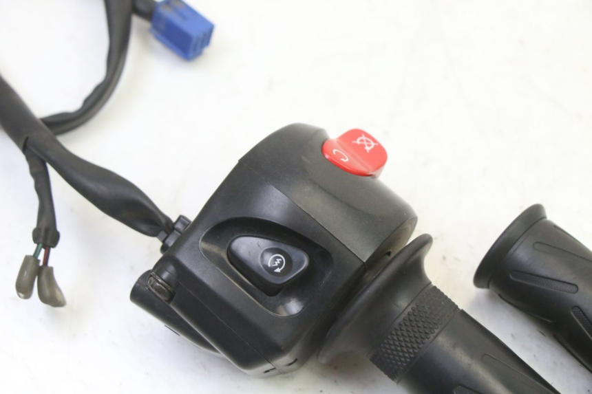 photo de CONMUTADOR DERECHA YAMAHA FZ6 FAZER S2 600 (2007 - 2011)
