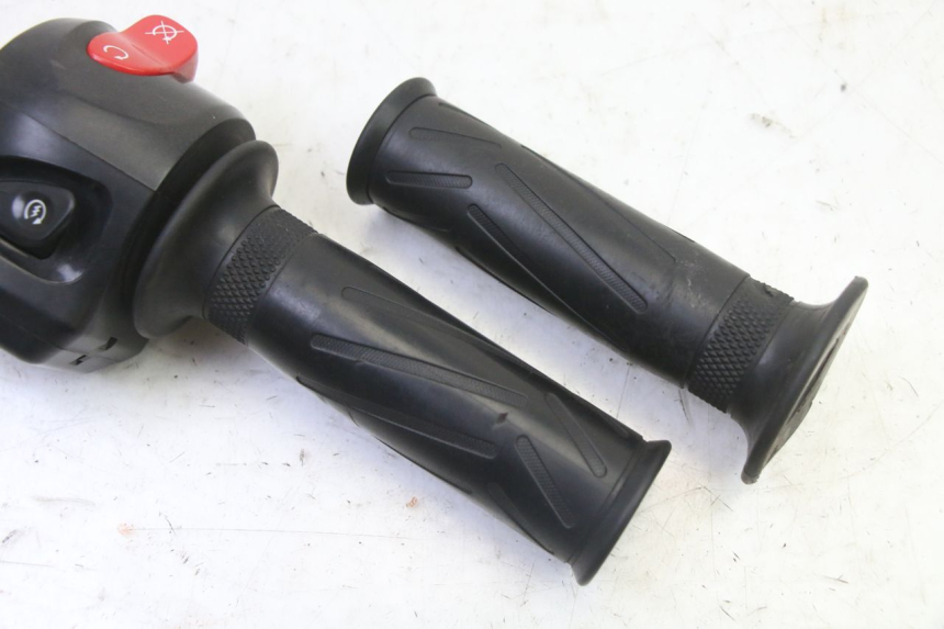 photo de CONMUTADOR DERECHA YAMAHA FZ6 FAZER S2 600 (2007 - 2011)