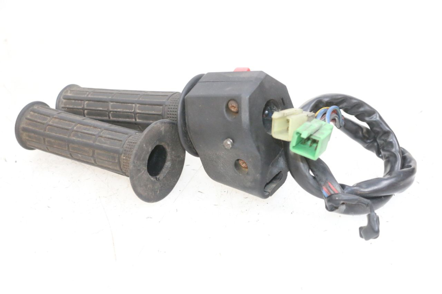 photo de CONMUTADOR DERECHA KAWASAKI GPX R WARBIRD 600 (1988 - 1993) - Estado de la superficie y material