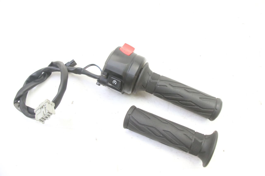 photo de CONMUTADOR DERECHA SUZUKI GSR 750 (2011 - 2017)