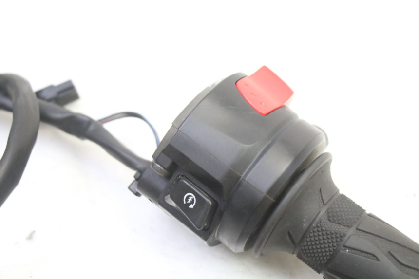 photo de CONMUTADOR DERECHA SUZUKI GSR 750 (2011 - 2017)