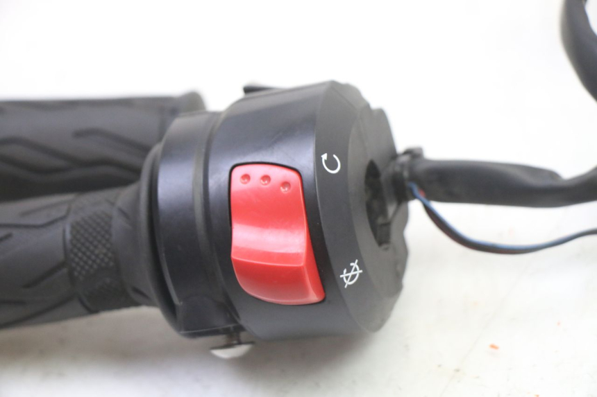 photo de CONMUTADOR DERECHA SUZUKI GSR 750 (2011 - 2017)
