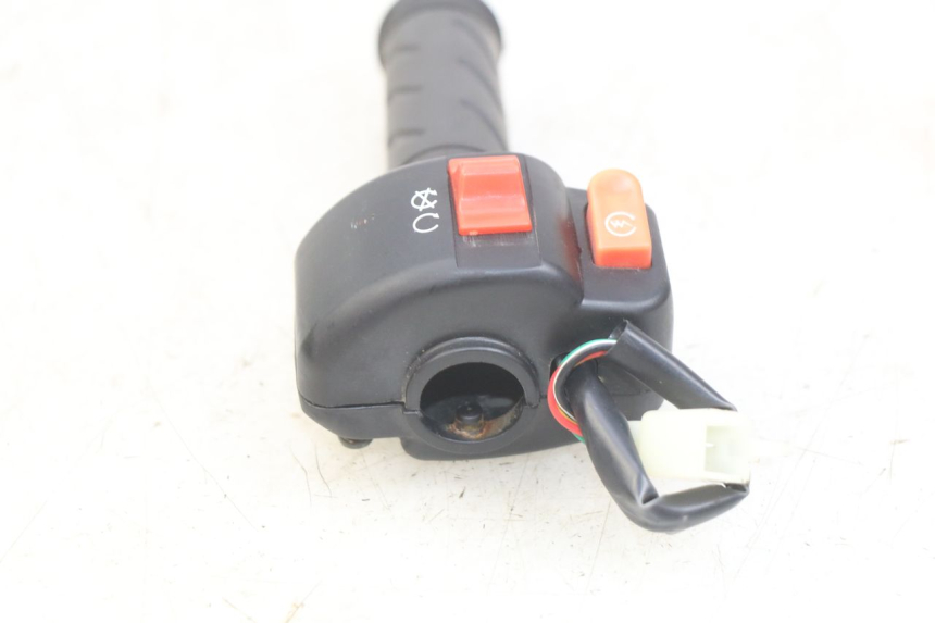 photo de INTERRUPTOR DERECHO EUROCKA GTR 50 (2007 - 2017) - Zoom estado de uso