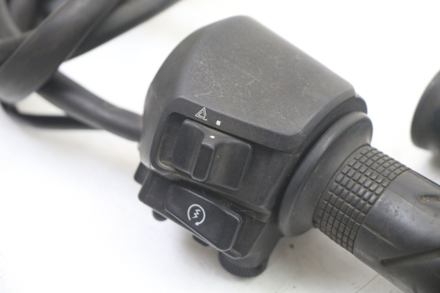 photo de INTERRUPTOR DERECHO HONDA FES S-WING SWING ABS 125 (2007 - 2015)