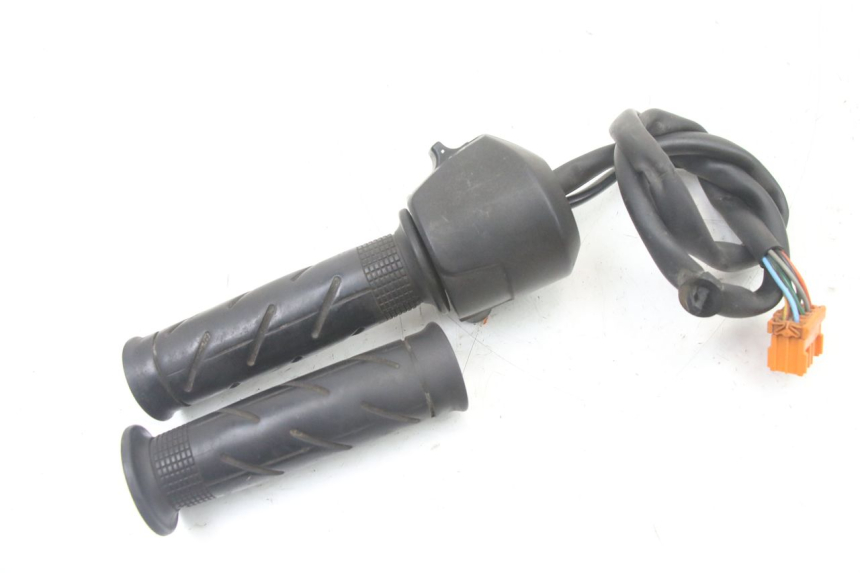 photo de INTERRUPTOR DERECHO HONDA FES S-WING SWING ABS 125 (2007 - 2015)