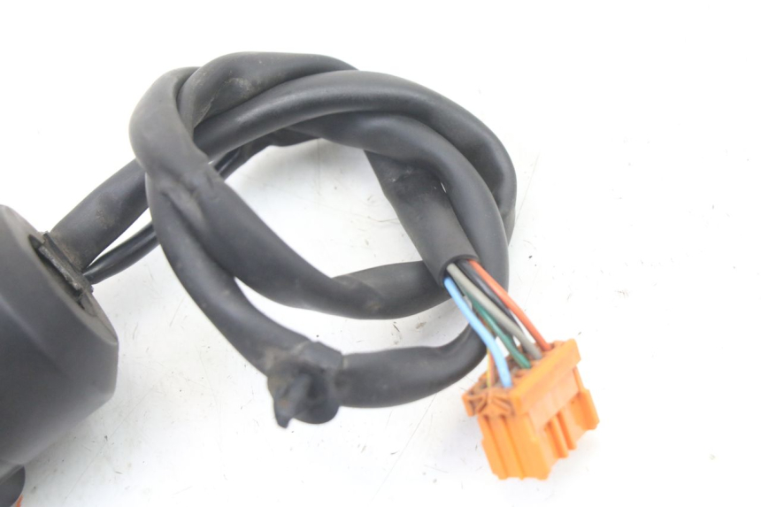 photo de INTERRUPTOR DERECHO HONDA FES S-WING SWING ABS 125 (2007 - 2015)