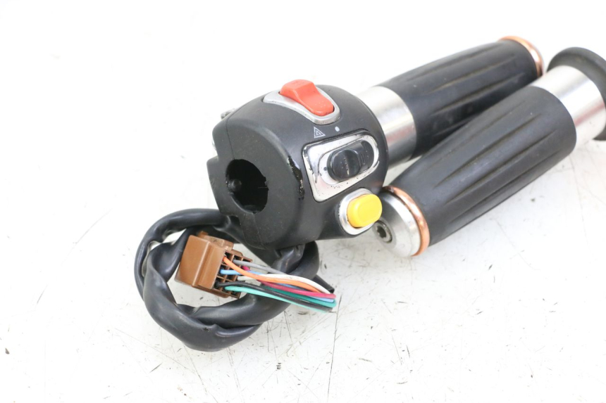 photo de INTERRUPTOR DERECHO JM MOTORS MIA 50 (2017 - 2020)