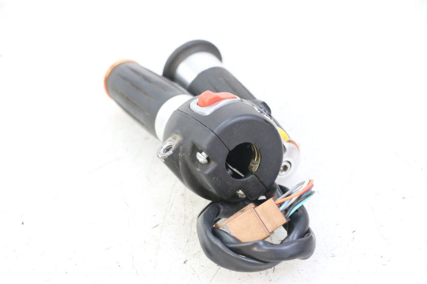 photo de INTERRUPTOR DERECHO JM MOTORS MIA 50 (2017 - 2020)