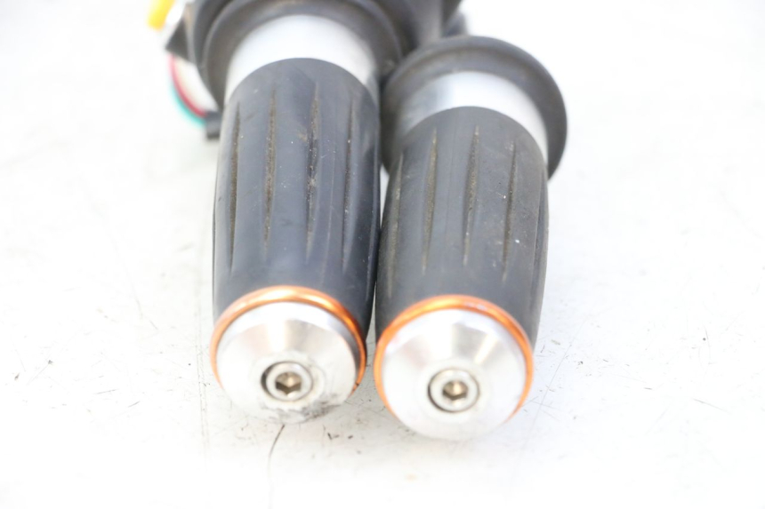 photo de INTERRUPTOR DERECHO JM MOTORS MIA 50 (2017 - 2020)
