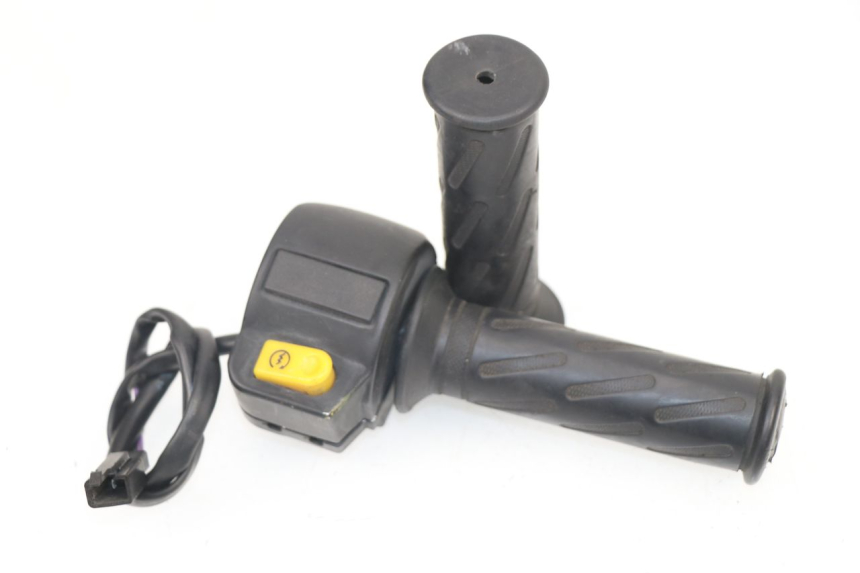 photo de INTERRUPTOR DERECHO PEUGEOT KISBEE 2T 50 (2010 - 2017)