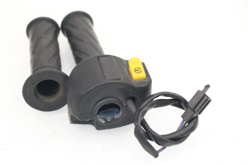 photo de INTERRUPTOR DERECHO PEUGEOT KISBEE 2T 50 (2010 - 2017)