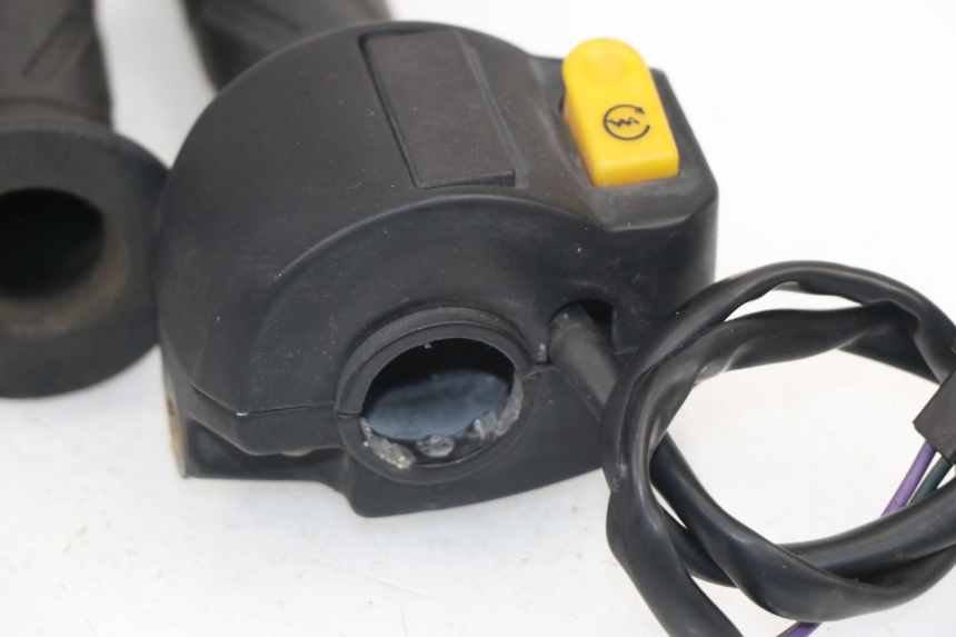 photo de INTERRUPTOR DERECHO PEUGEOT KISBEE 2T 50 (2010 - 2017)