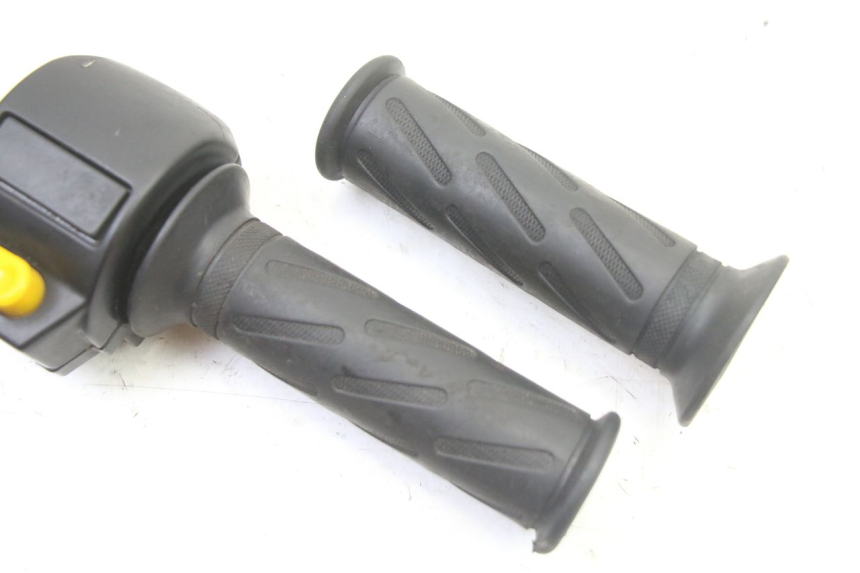 photo de INTERRUPTOR DERECHO PEUGEOT KISBEE 2T 50 (2010 - 2017)