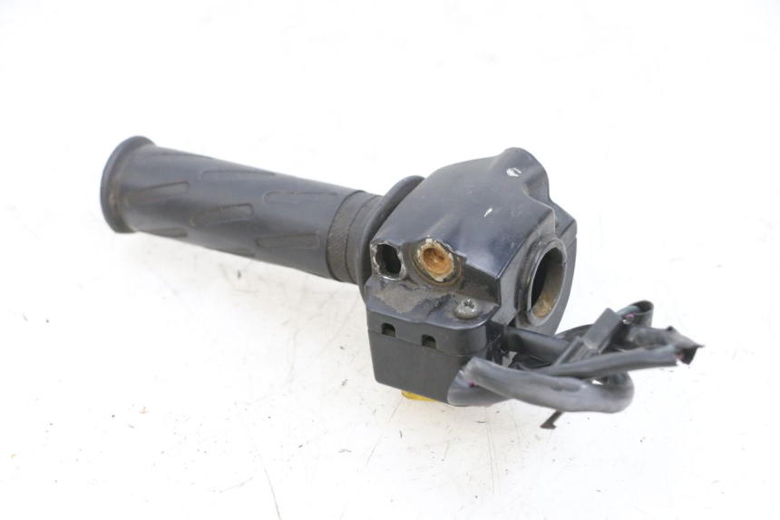 photo de INTERRUPTOR DERECHO PEUGEOT KISBEE 4T 50 (2010 - 2017) - Primer plano técnico