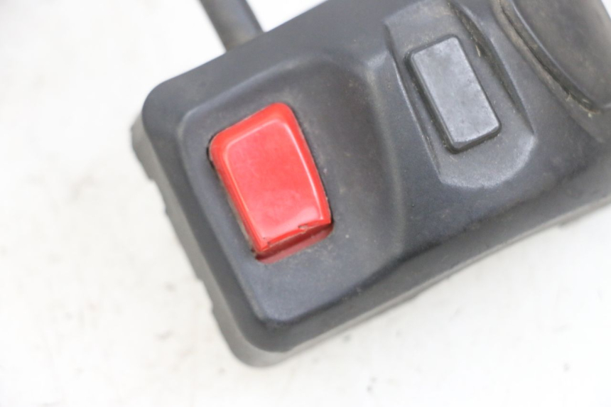 photo de INTERRUPTOR DERECHO PEUGEOT KISBEE 4T 50 (2018 - 2022) - Primer plano técnico