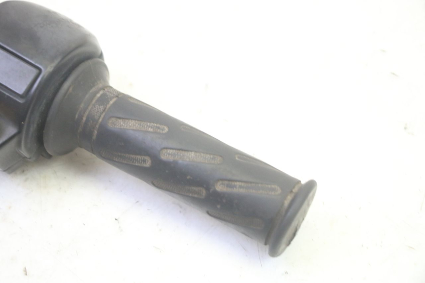 photo de INTERRUPTOR DERECHO PEUGEOT KISBEE 4T 50 (2010 - 2017) - Zoom estado de uso