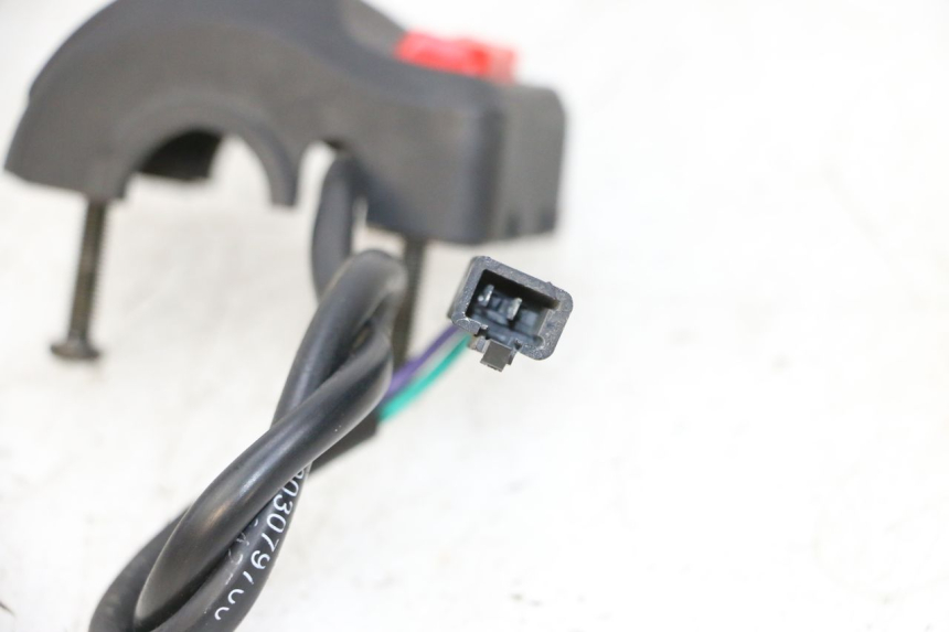 photo de INTERRUPTOR DERECHO PEUGEOT KISBEE 4T 50 (2010 - 2017) - Primer plano técnico