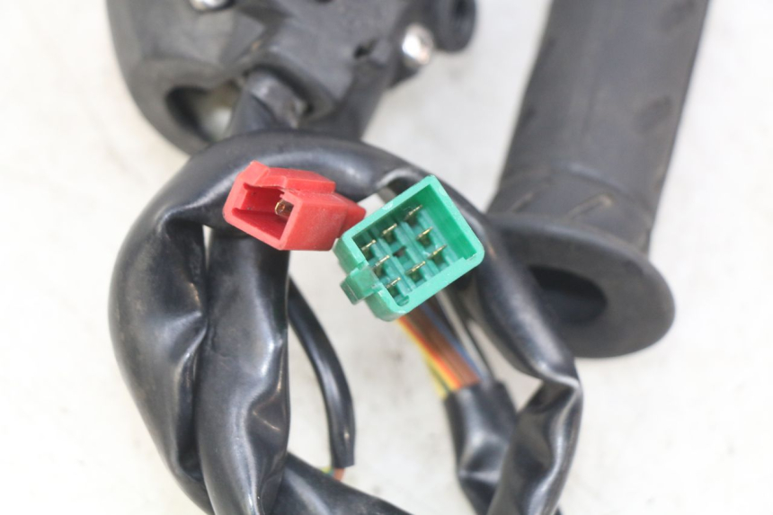photo de INTERRUPTOR DERECHO KYMCO DOWNTOWN ABS 125 (2015 - 2017)
