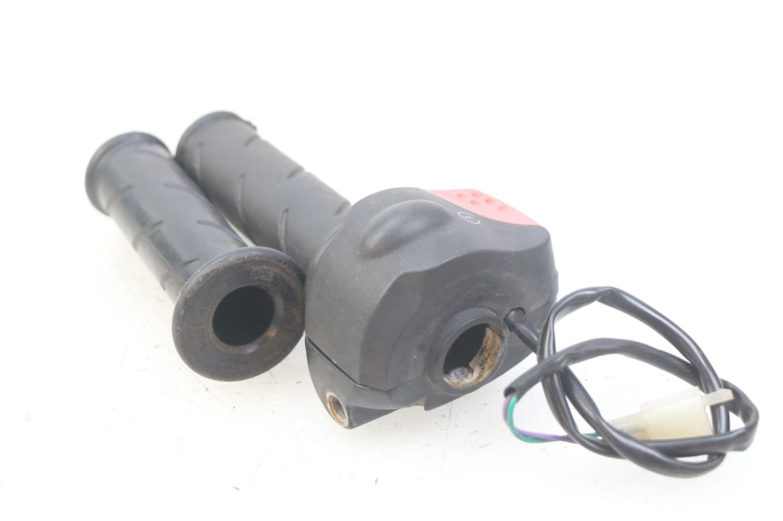 photo de INTERRUPTOR DERECHO PEUGEOT LUDIX 50 (2008 - 2017)