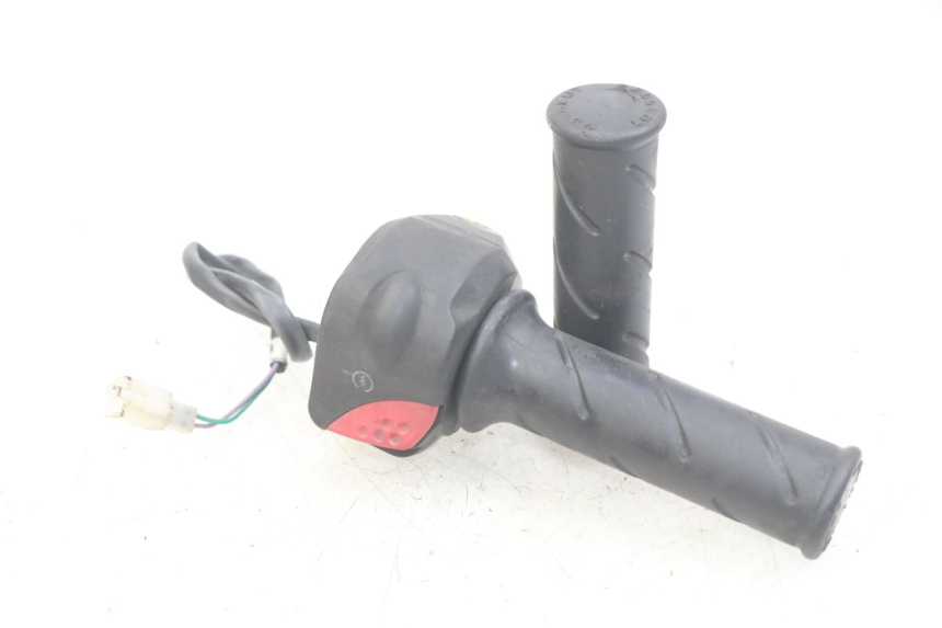 photo de INTERRUPTOR DERECHO PEUGEOT LUDIX 50 (2005 - 2007)
