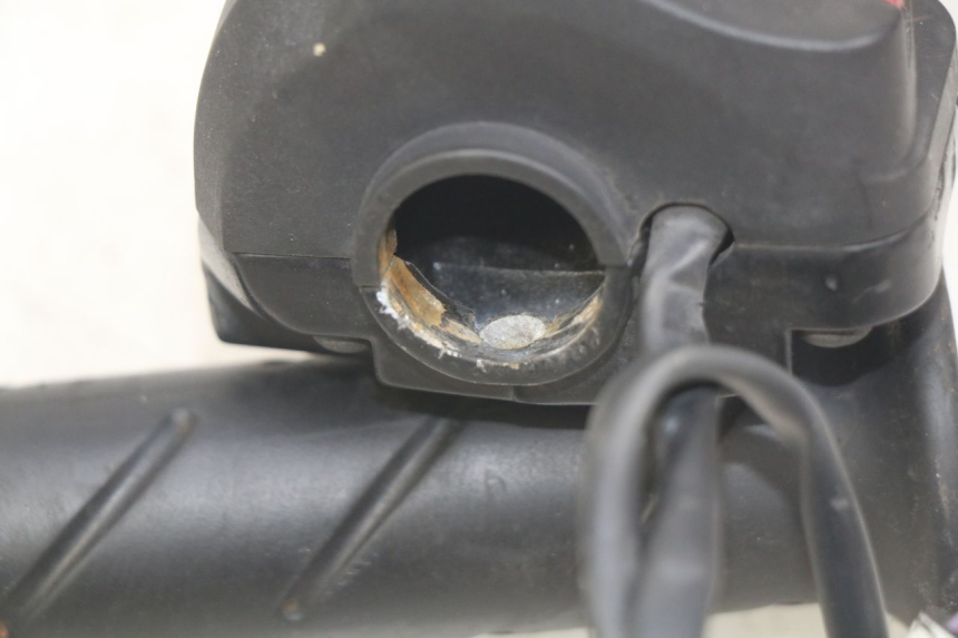 photo de INTERRUPTOR DERECHO PEUGEOT LUDIX 50 (2005 - 2007)